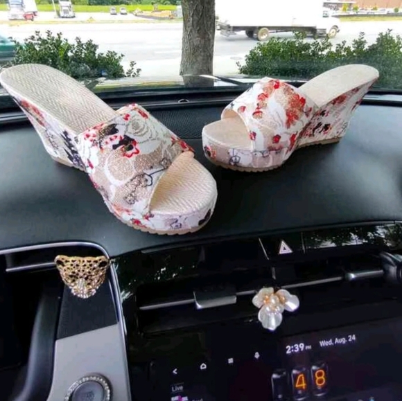 NEW Floral Slip-on Wedges - Picture 8 of 11